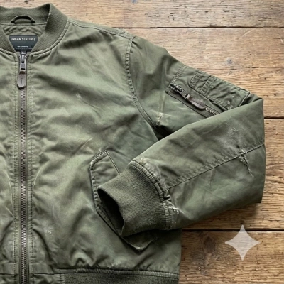 Miniatura del producto Chamarra Bomber "Urban Sentinel"