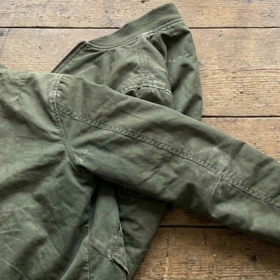 Miniatura del producto Chamarra Bomber "Urban Sentinel"